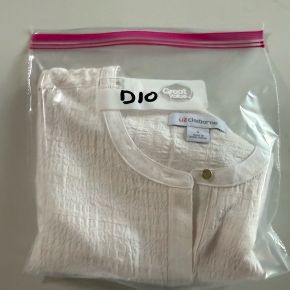 Liz Claiborne Women's Cream Sleeveless Blouse size S - Picture 7 of 7